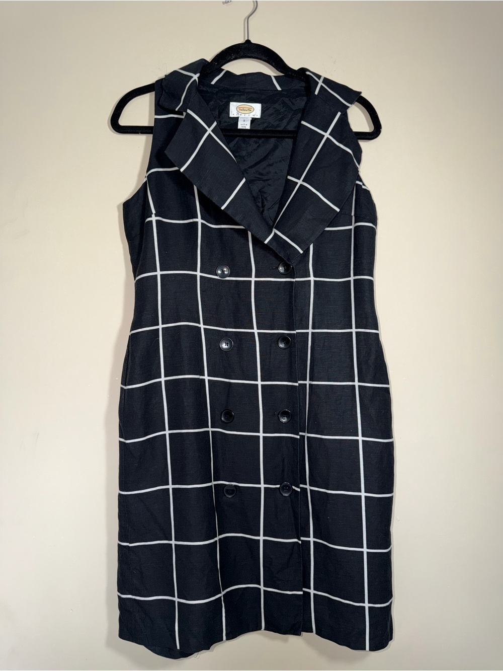 Vintage Sleeveless Black Windowpane Shift Dress with Notched Collar